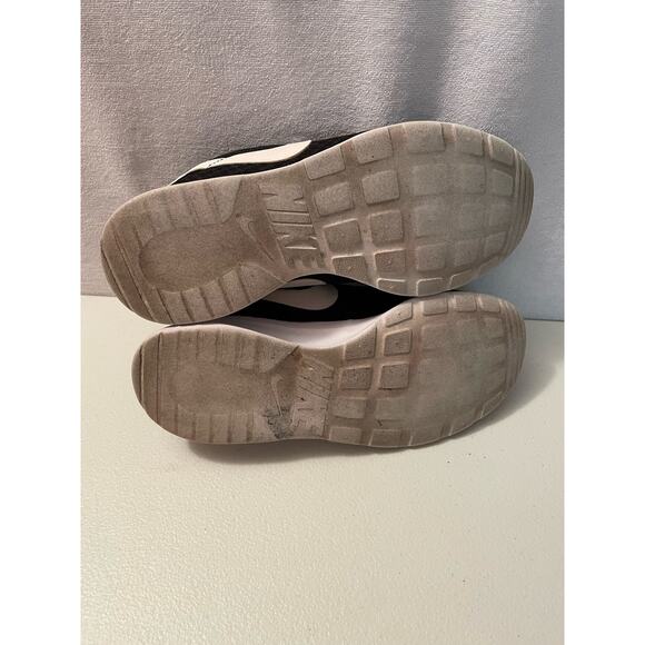 NIKE women’s size 7 running sneaker black white swoosh #812655-011 - Picture 9 of 9